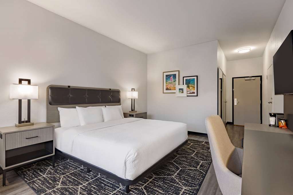 La Quinta Inn & Suites by Wyndham Dothan - photo 23