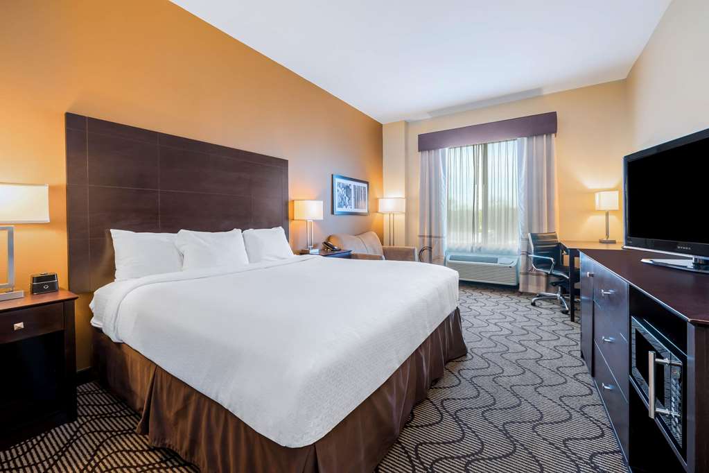 La Quinta Inn & Suites by Wyndham Marshall - photo 24