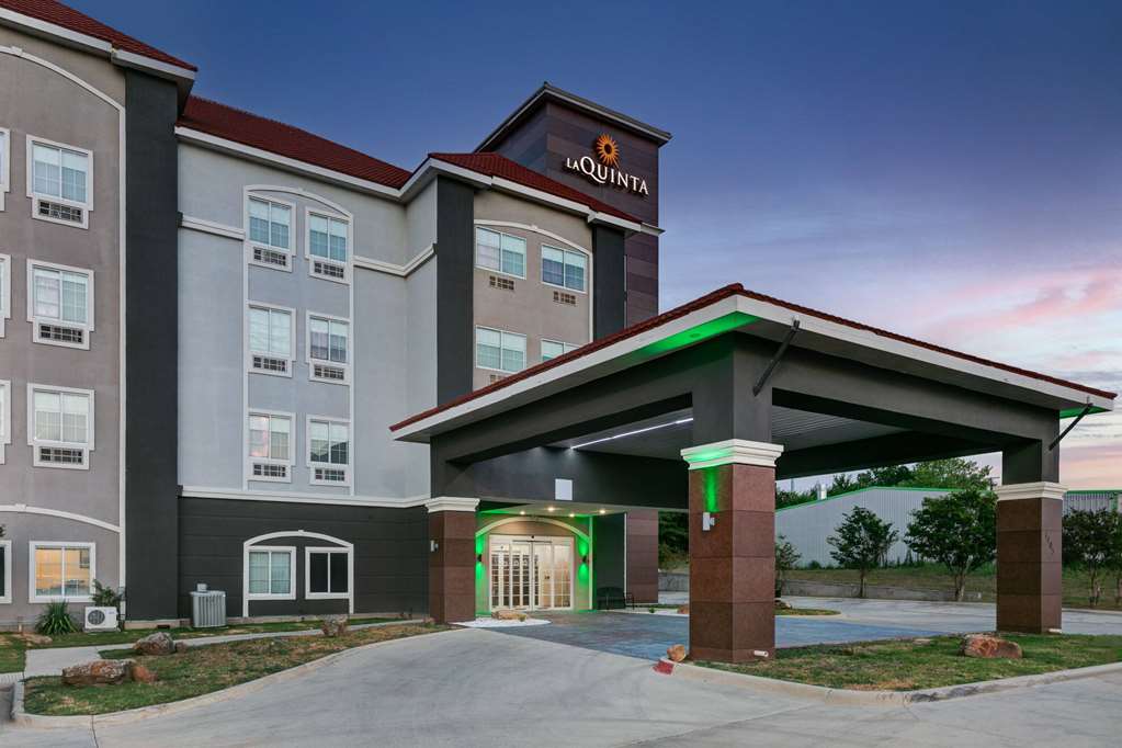 La Quinta Inn & Suites by Wyndham Decatur - photo 4