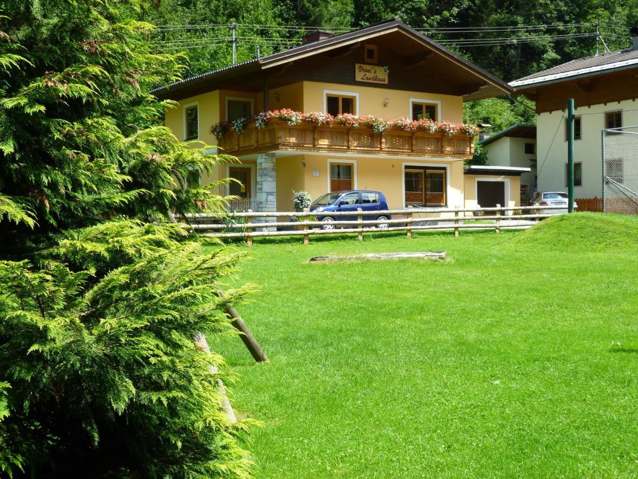 Vronis Landhaus Apartments — 5-Star Luxury Hotel in Huettau, Austria