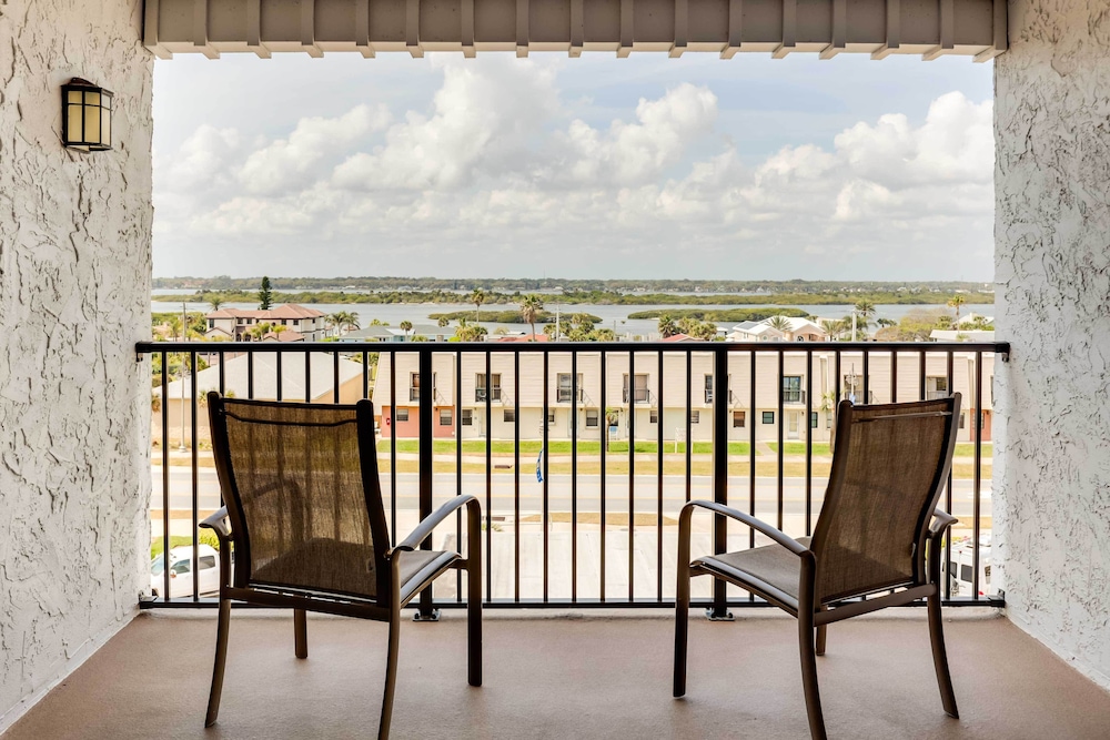 Oceanfront Retreat w Beach & Resort Access - photo 21