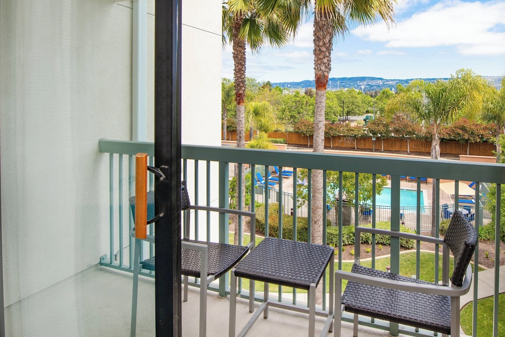 Courtyard by Marriott Oakland Airport - photo 9