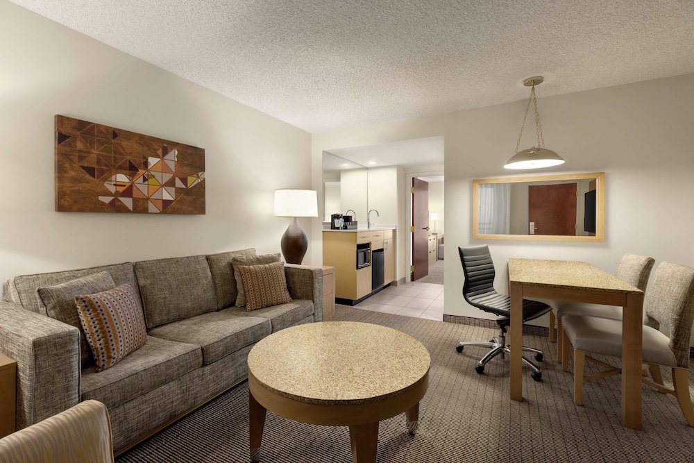 Embassy Suites by Hilton Denver International Airport - photo 24