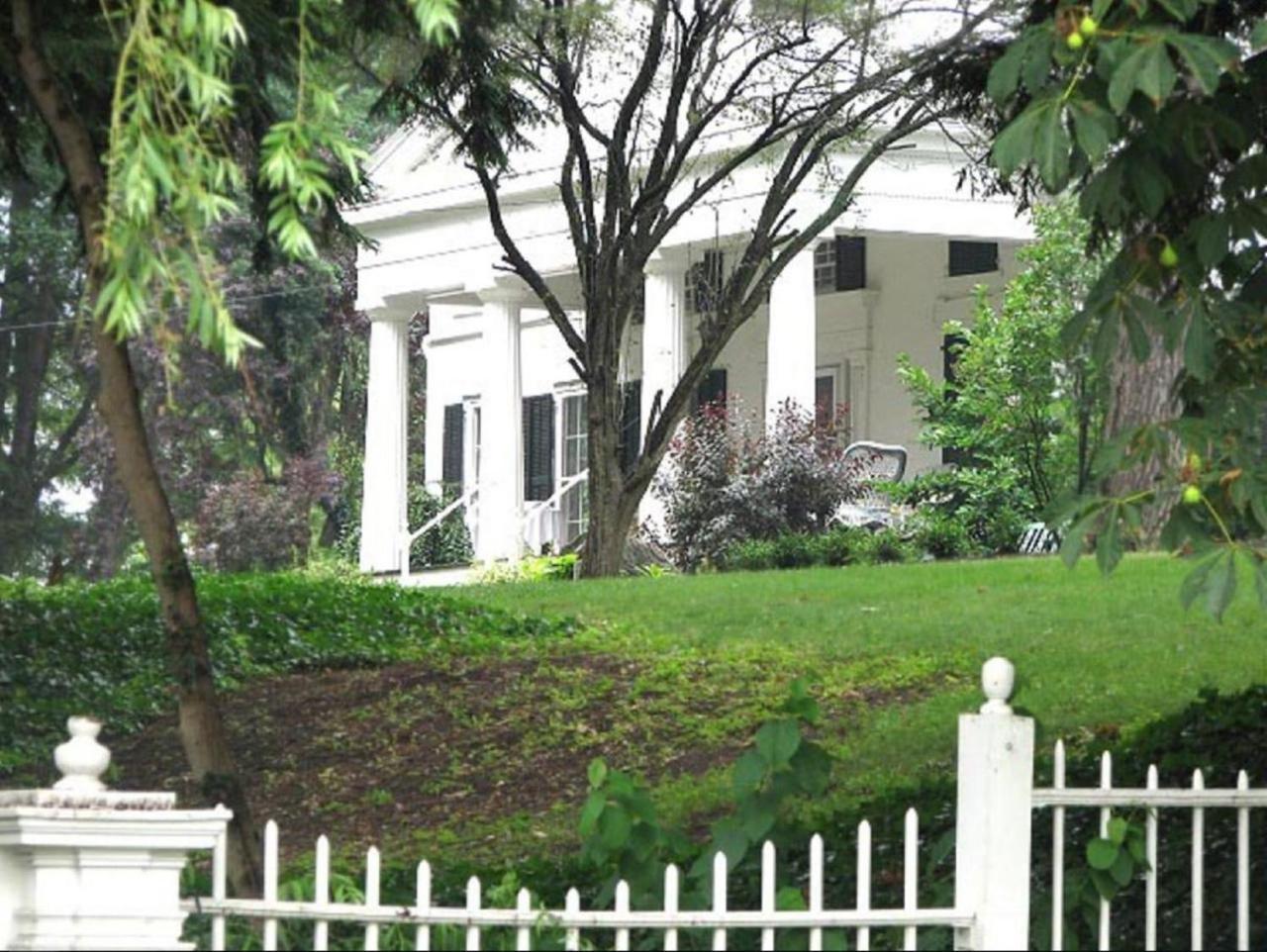 Niagara Gorge Mansion in Historic Village 5 Minutes from Falls — 4-Star Luxury Hotel in Lewiston, United States