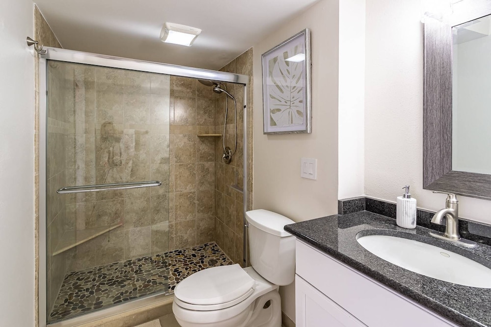 Harbor Towers 4th Fl Pool & Bay Views End Unit - photo 26