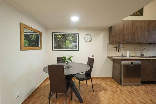 Cosy Central 2 BR Apartment By Wehost