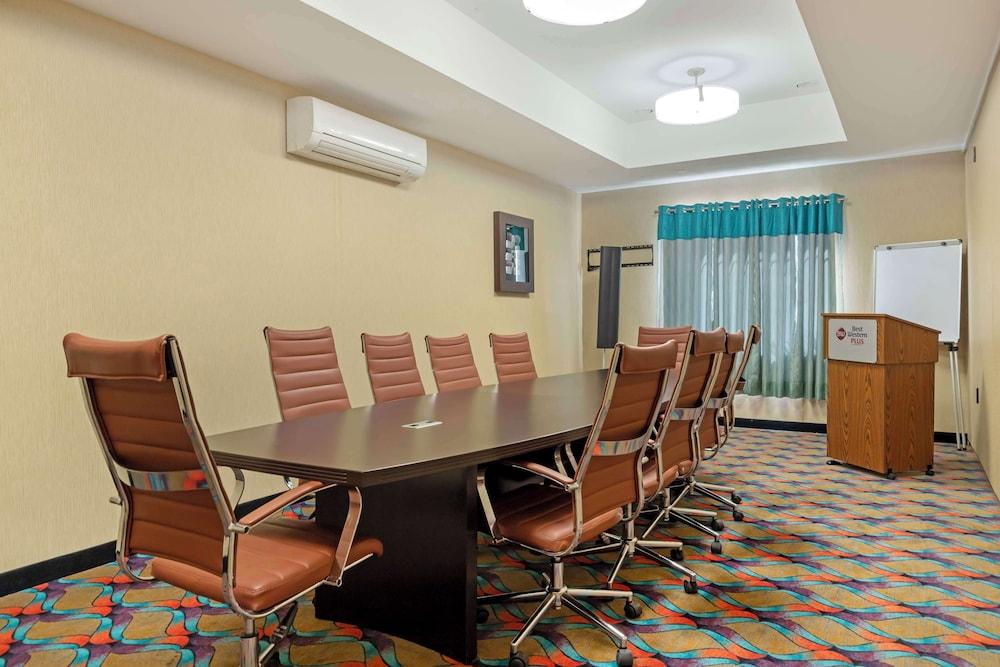 Best Western Plus Pleasanton Hotel - photo 29