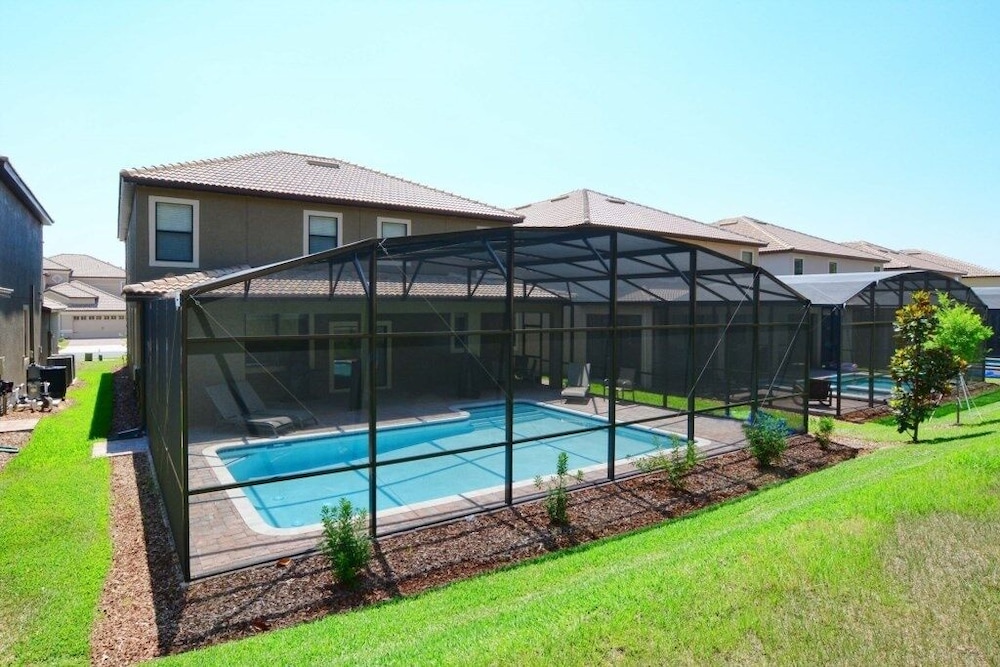Resort Community Large Private Pool Free Wifi Game Room No Rear Neighbors 6 Bedroom Home by RedAwning - photo 31