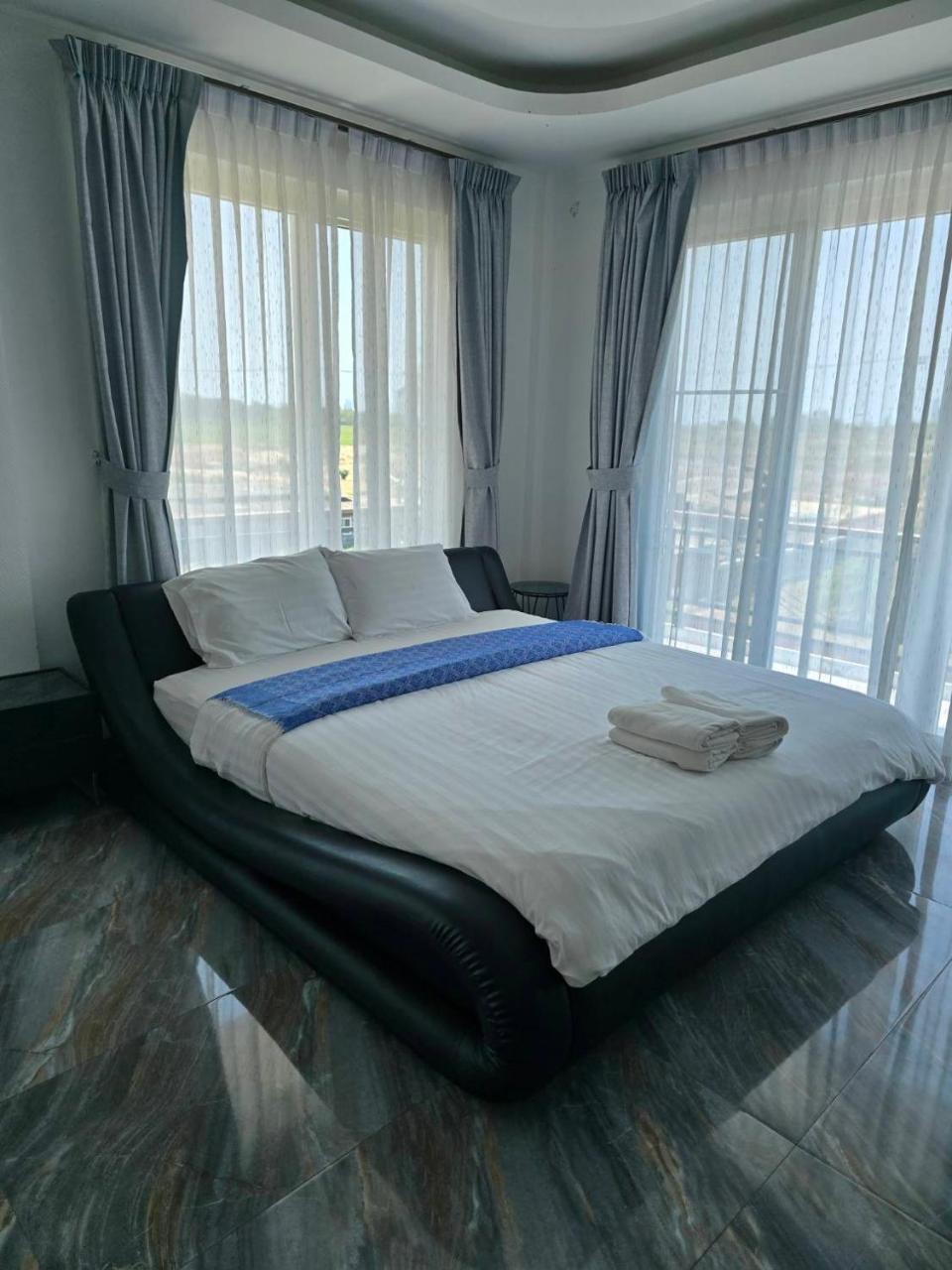 Rimnam Poolvilla - last minute hotel in Pattaya