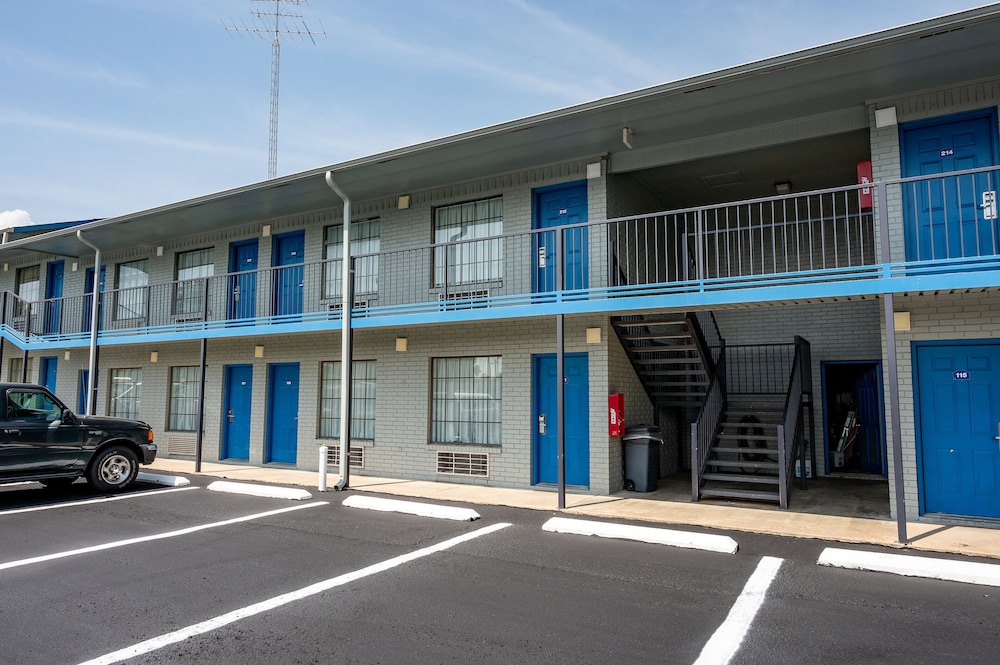 American Inn & Suites Russellville - photo 38