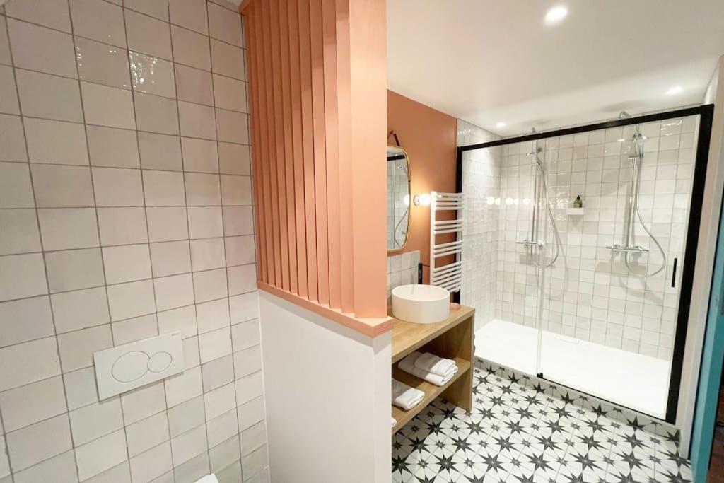Chambre Majorelle Rdc Plage 50m Rue Gratuite — 4-Star Luxury Hotel in Saint-Malo, France