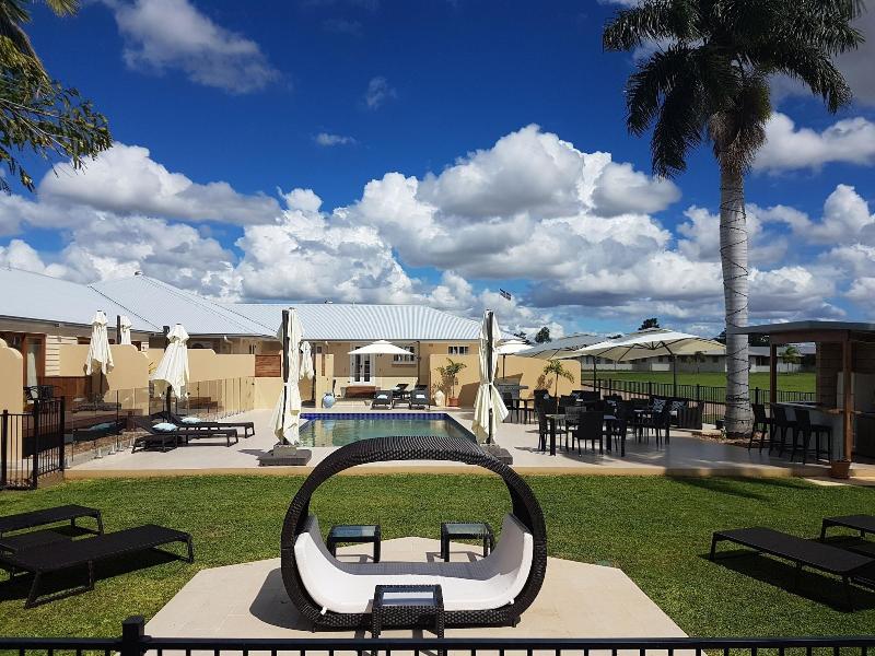 Kernow Charters Towers — 4-Star Luxury Hotel in Queenton, Australia