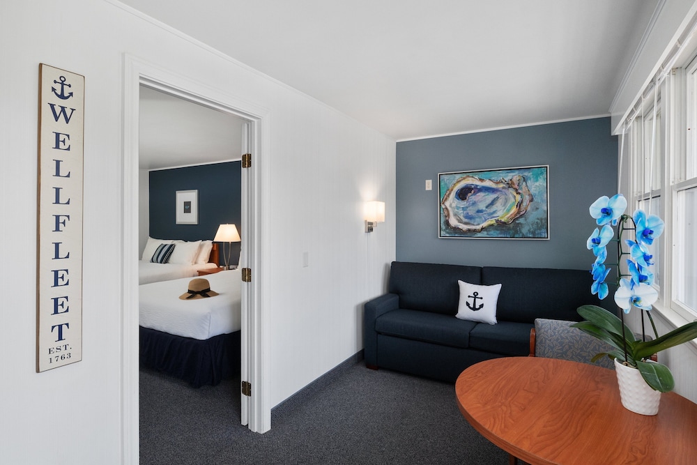 The Even'tide - carbon neutral hotel in Wellfleet