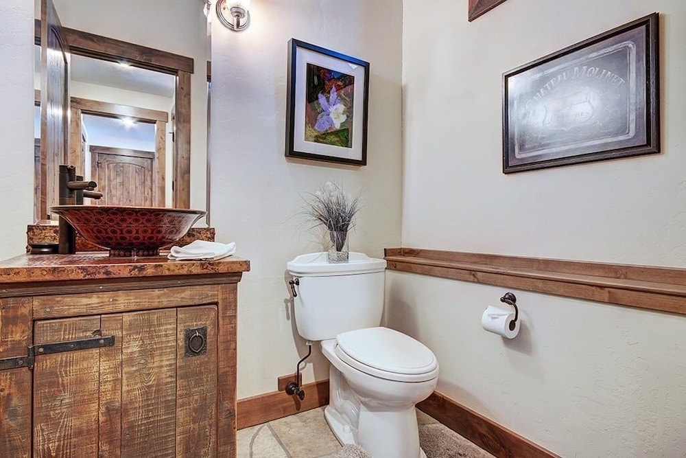 Mountain Majesty Manor Main Street by Pinnacle Lodging - photo 18