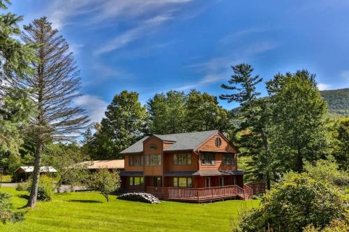 Stream Side Atrium Home with Side Rooms & Pool Table — 4-Star Luxury Hotel in Hunter, United States