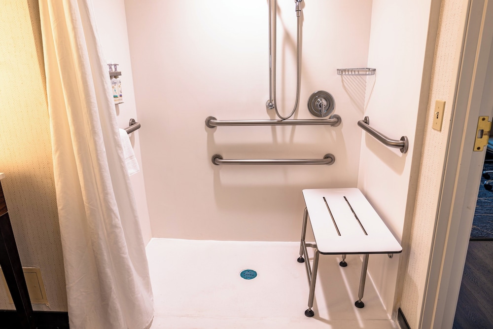 Holiday Inn & Suites Oakland Airport by IHG - photo 23