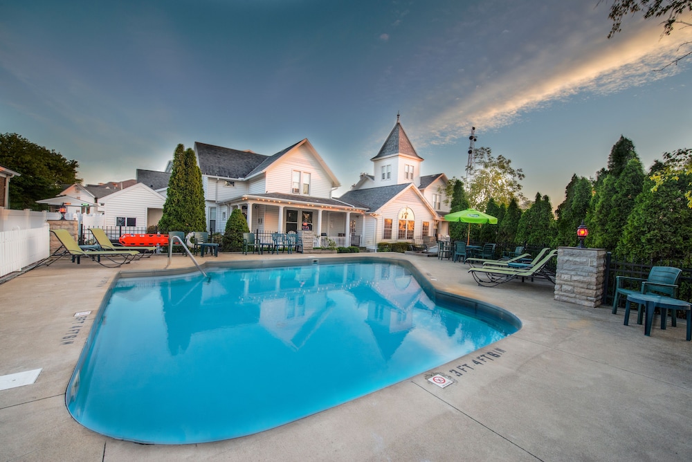 OurGuest Inn and Suites Downtown in Port Clinton, United States