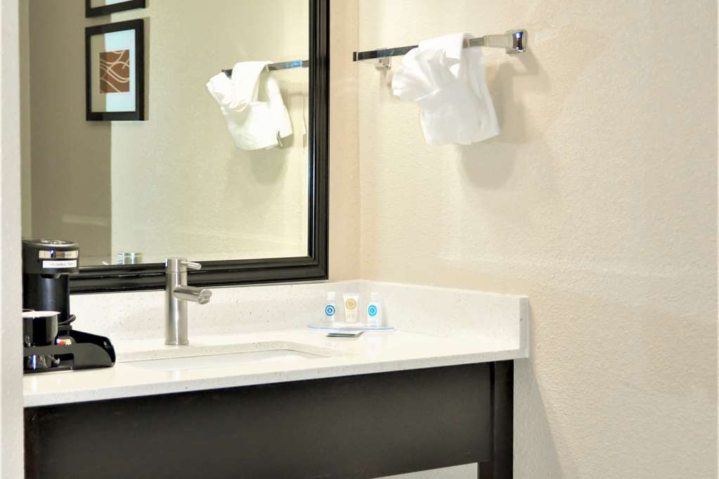 Comfort Inn & Suites Vancouver Downtown City Center - photo 19