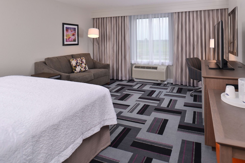 Hampton Inn & Suites Ames - photo 15
