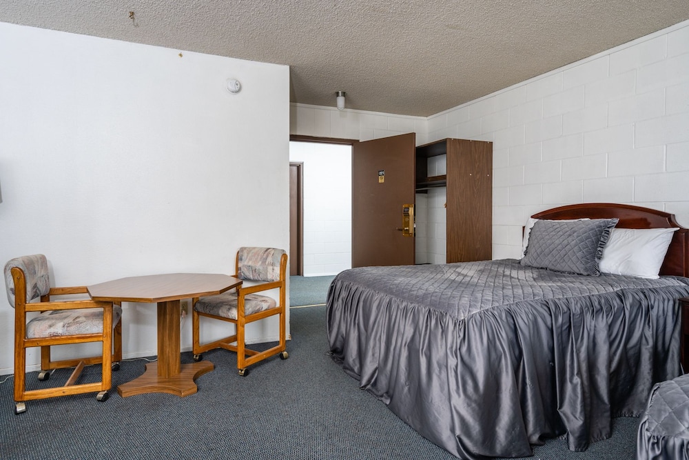 M&M Motel - photo 8