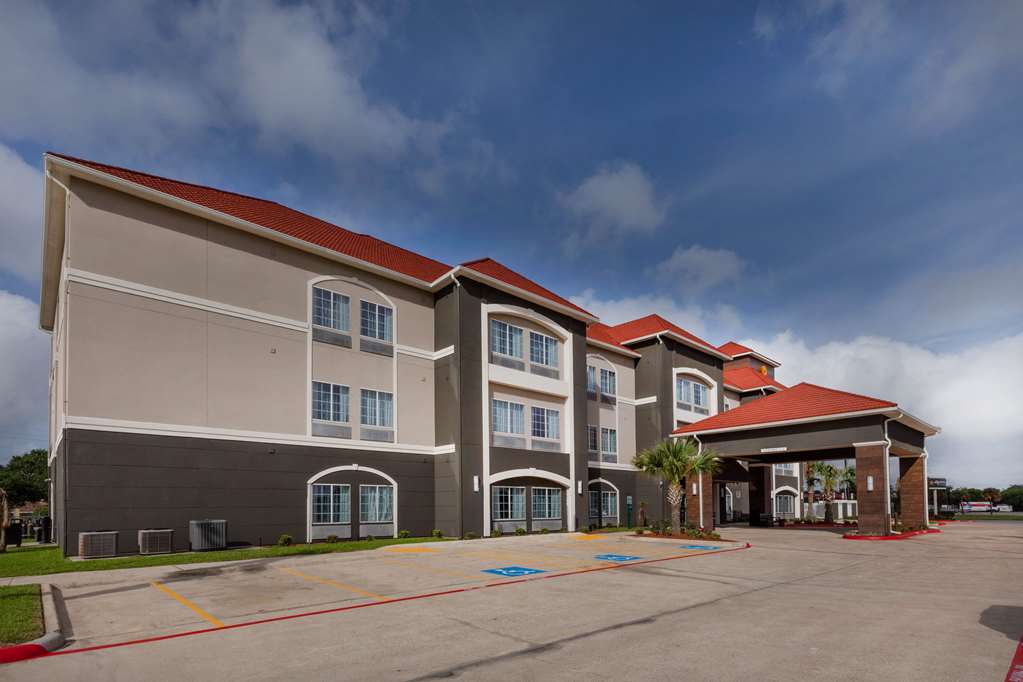 La Quinta Inn & Suites by Wyndham Port Lavaca - featured photo