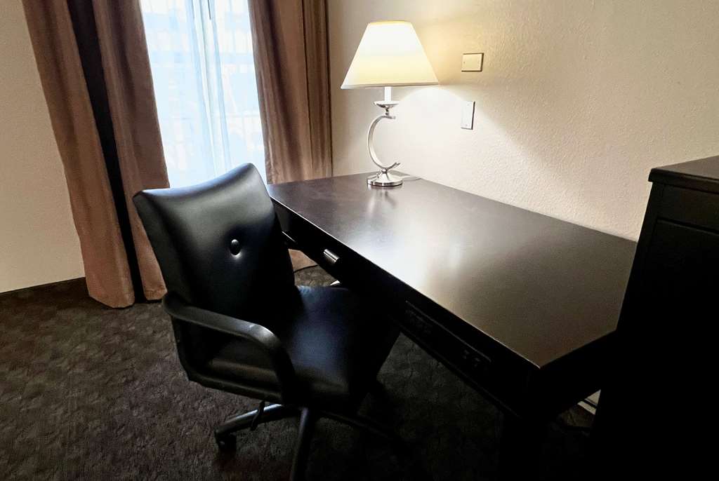 La Quinta Inn & Suites by Wyndham Pharr RGV Medical Center - photo 28