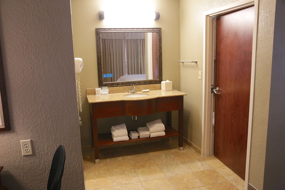 Hampton Inn & Suites McComb - photo 7