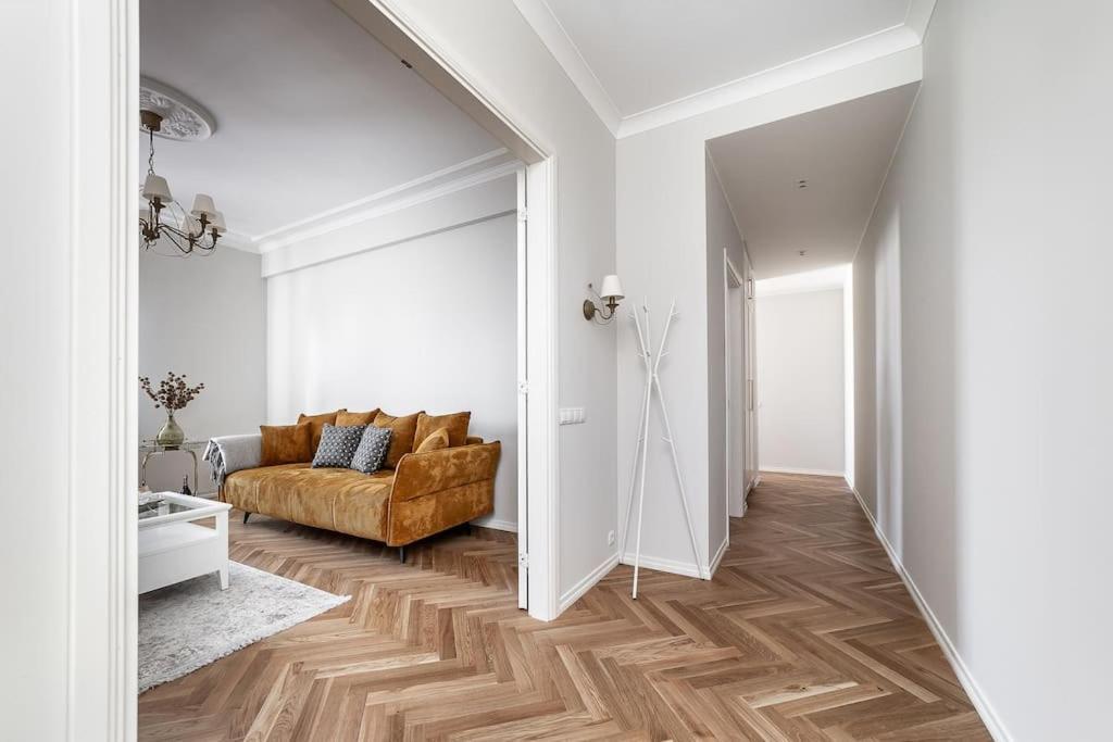 Exclusive apartment in city center plus free parking
