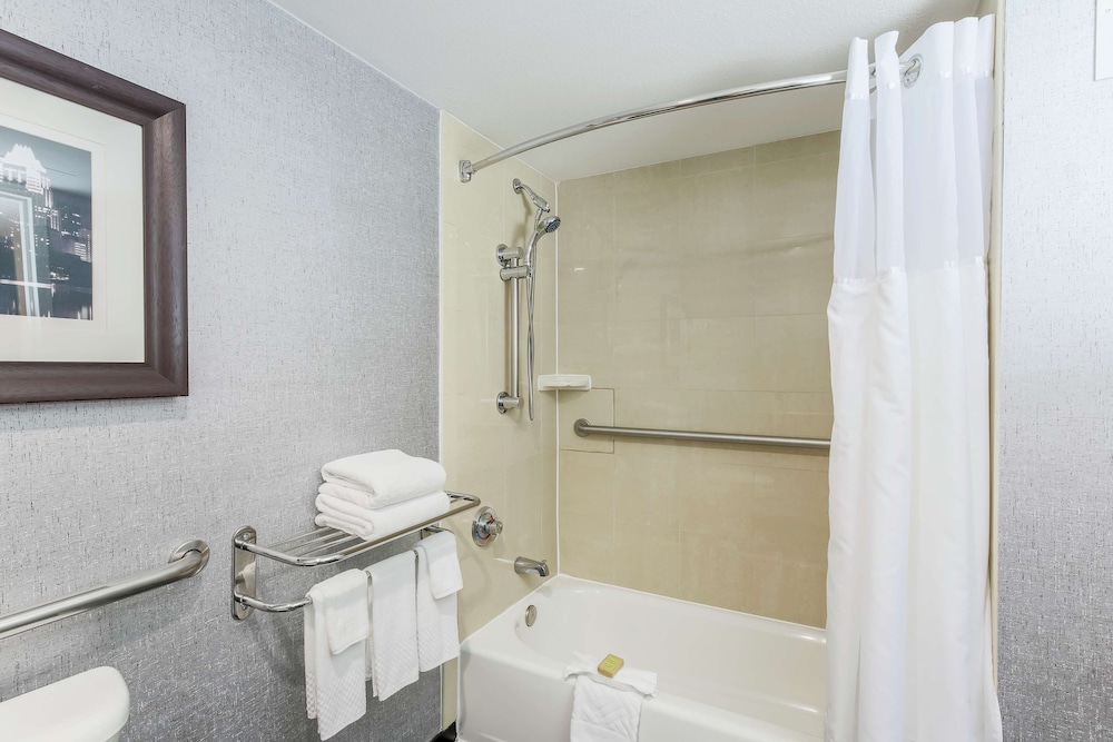 DoubleTree by Hilton Austin University Area - photo 17