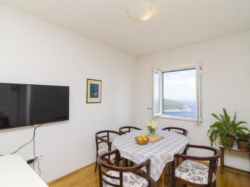 Two Bedroom Apartment with Terrace and Sea View