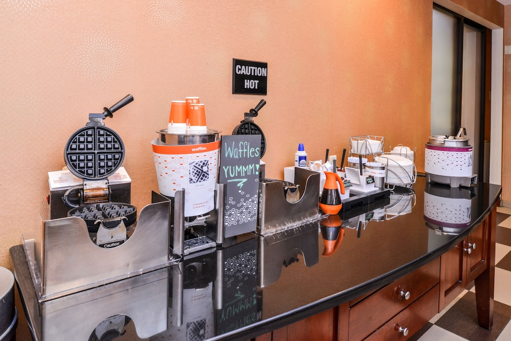 Hampton Inn & Suites Plymouth - photo 50