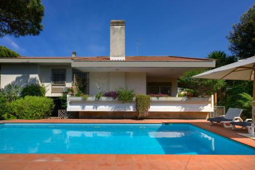 Villa Marisa — 4-Star Luxury Hotel in Fregene, Italy