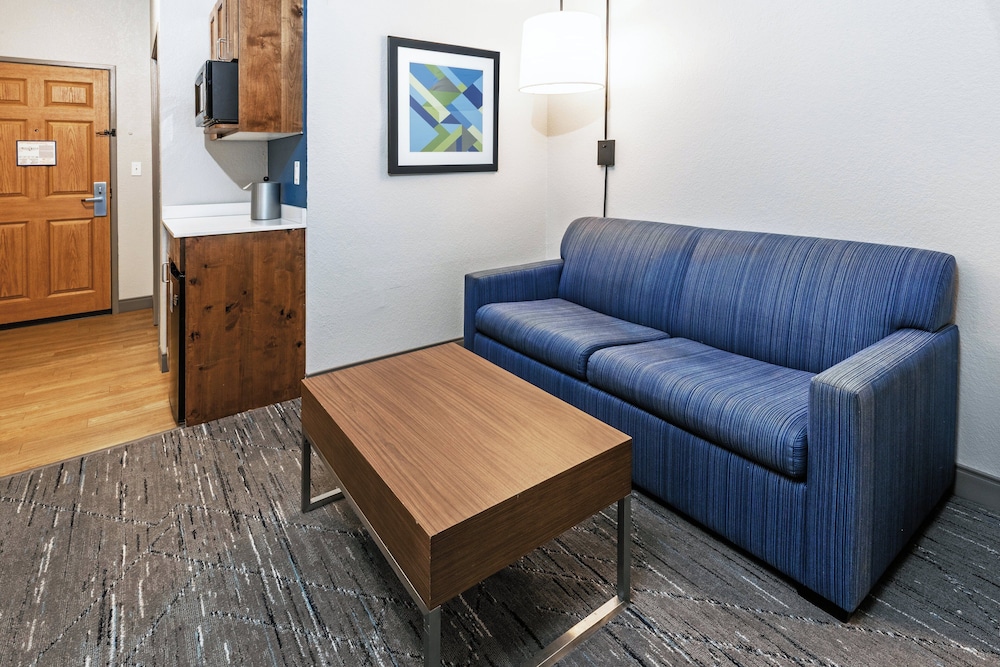 Holiday Inn Express & Suites Tulsa S Broken Arrow Hwy 51 by IHG - photo 21