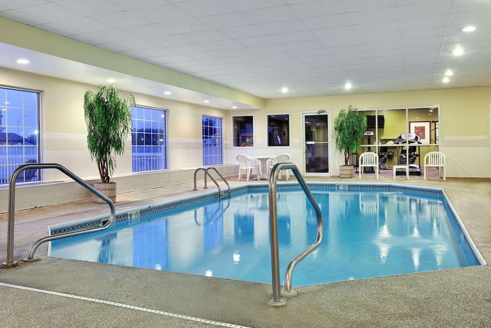 Country Inn & Suites by Radisson Rock Falls IL - photo 12