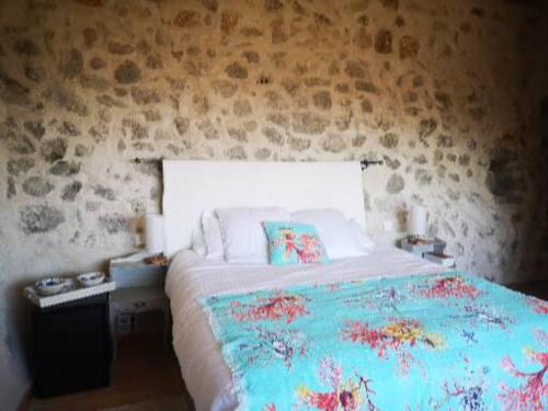 Le Cabanon de Gourdon Bergerie Renove En Pierre Vue Mer — hotel in Gourdon