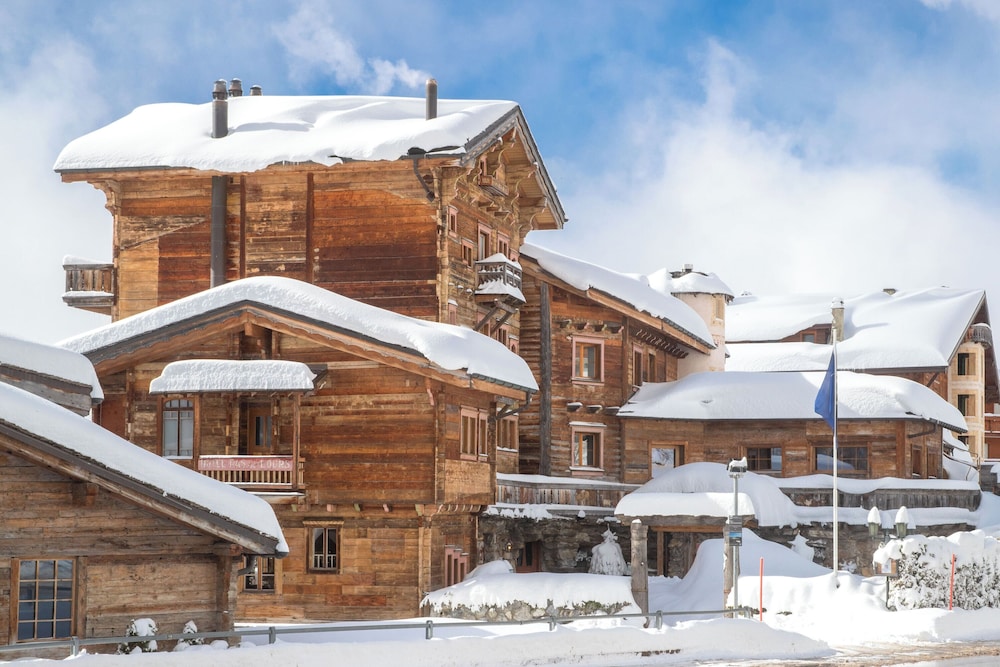 Hostellerie du Pas de L’Ours Relais et Chateaux in Lens, Switzerland
