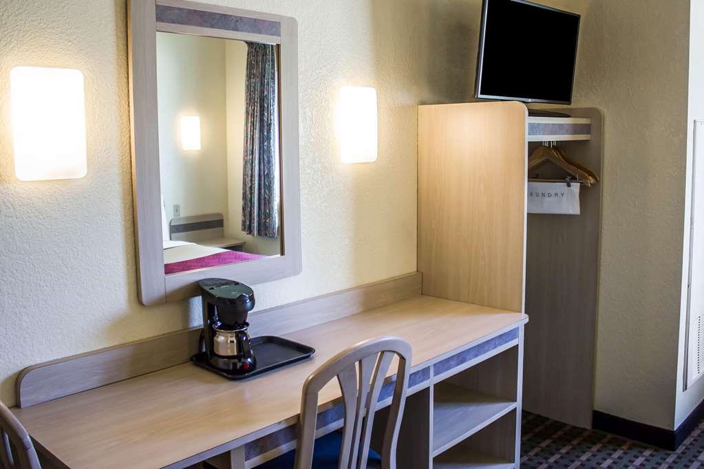 Econo Lodge Meadville PA - photo 16