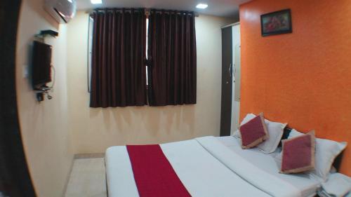 Hotel O Nirsukh Palace in Navi Mumbai, India