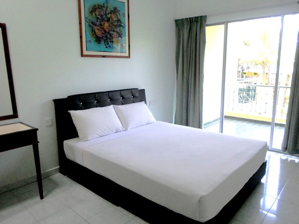 Teluk Batik Resort — Lumut — photo 5