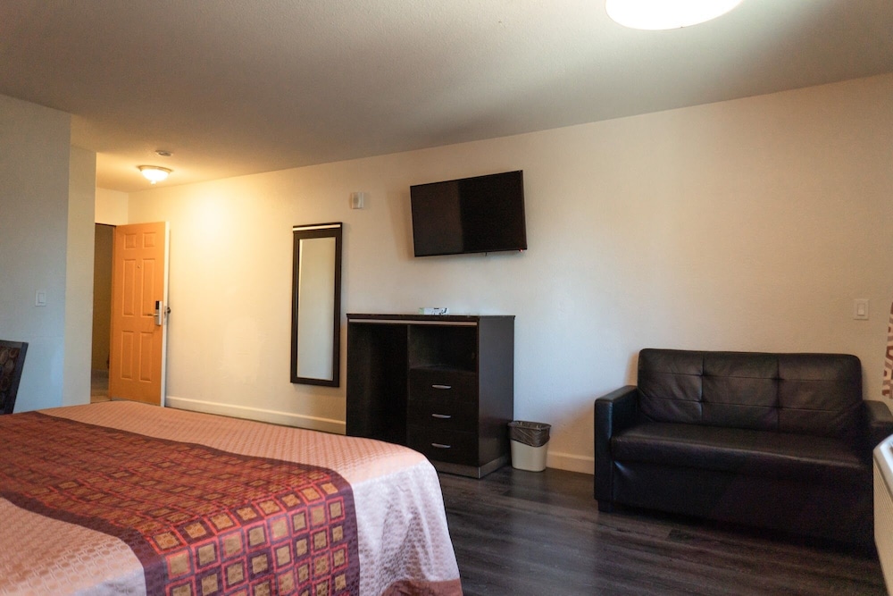 Maywood Inn - photo 22