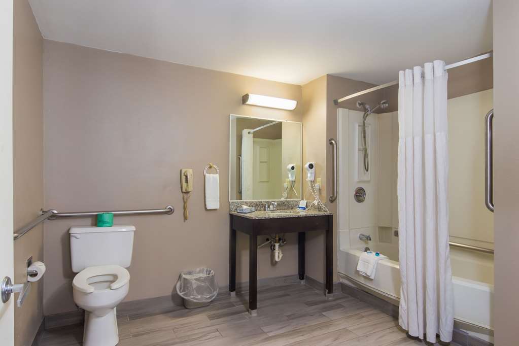 Rodeway Inn & Suites Monroeville Pittsburgh - photo 30