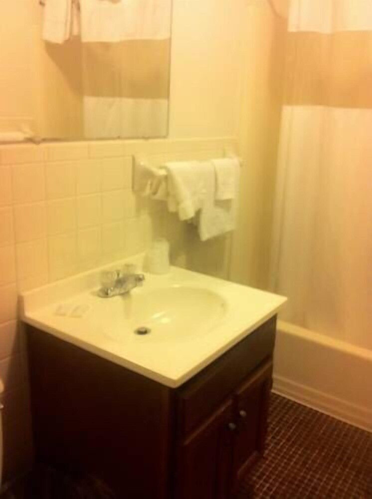 Economy Inn Martinsburg - photo 6