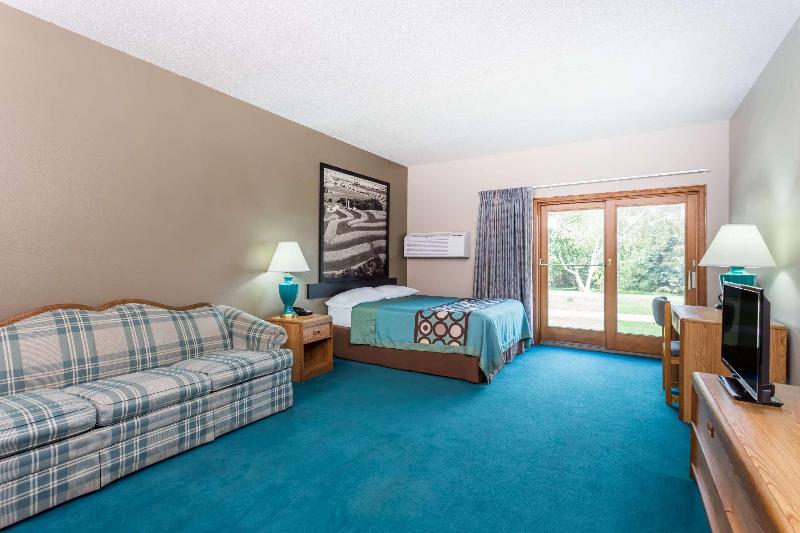 Super 8 by Wyndham Platteville - photo 14