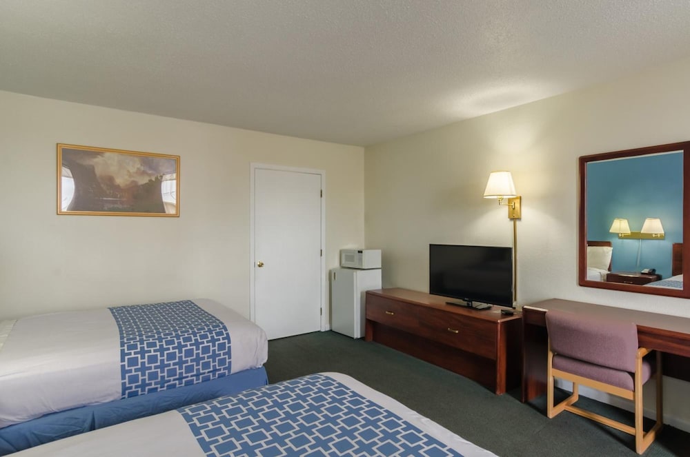Alamo Inn & Suites - photo 17