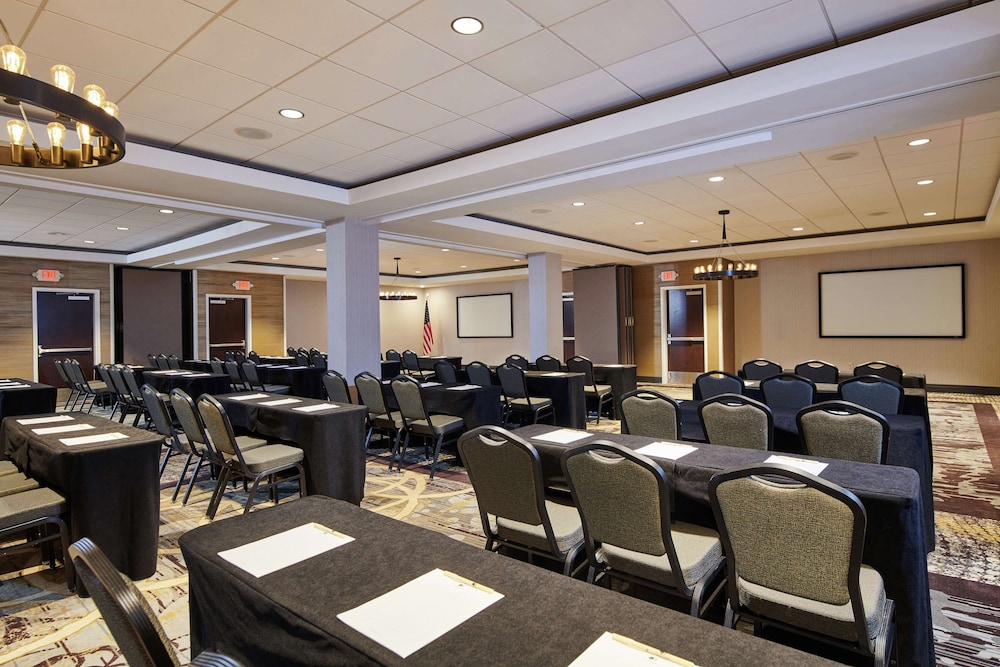 DoubleTree by Hilton Raleigh Crabtree Valley - photo 33