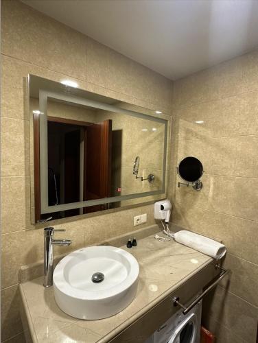 Dreamland Oasis 1st floor Apartment With a Garden by the Sea