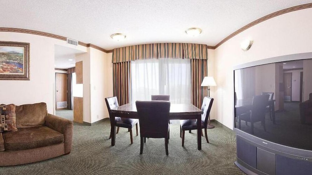 Holiday Inn Express Hotel & Suites Cleveland - photo 23