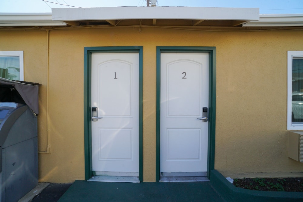 Signal Hill Motel - photo 28