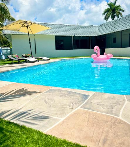 Game & Chill Manor Arcade Pool Pool table in Fort Lauderdale, United States