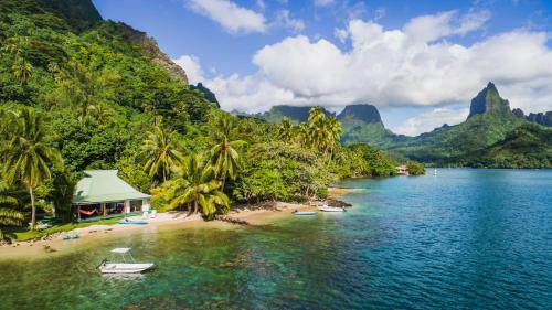 Robinson's Cove Villas Deluxe Cook Villa — 4-Star Luxury Hotel in Papetoai, French Polynesia